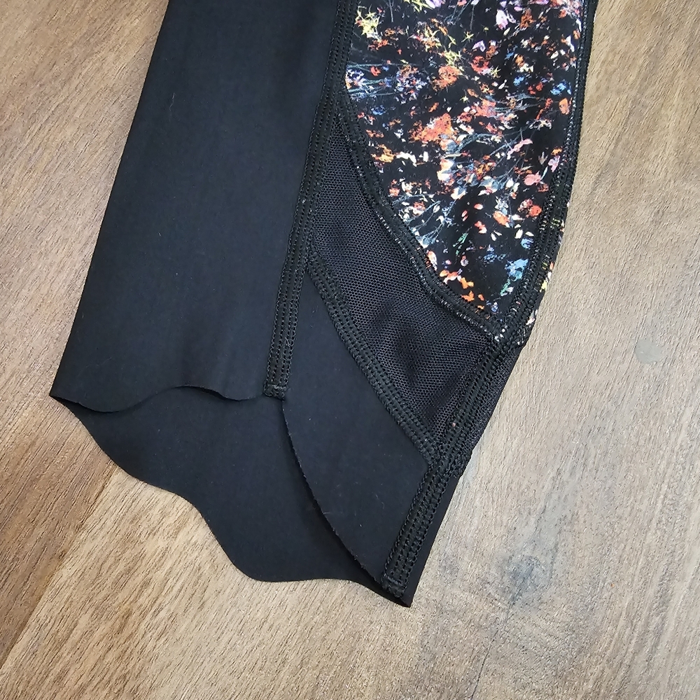 Lululemon Patterned Capri Lot - Picture 3 of 8
